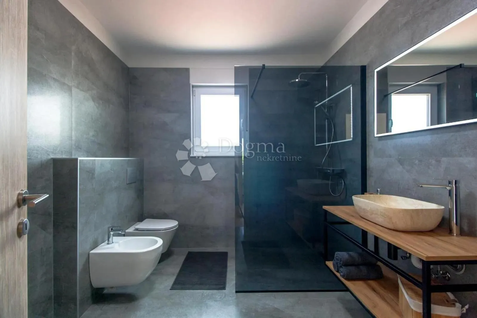 villa sa bazenom, konobom i 3800m2 okućnice - slika 20