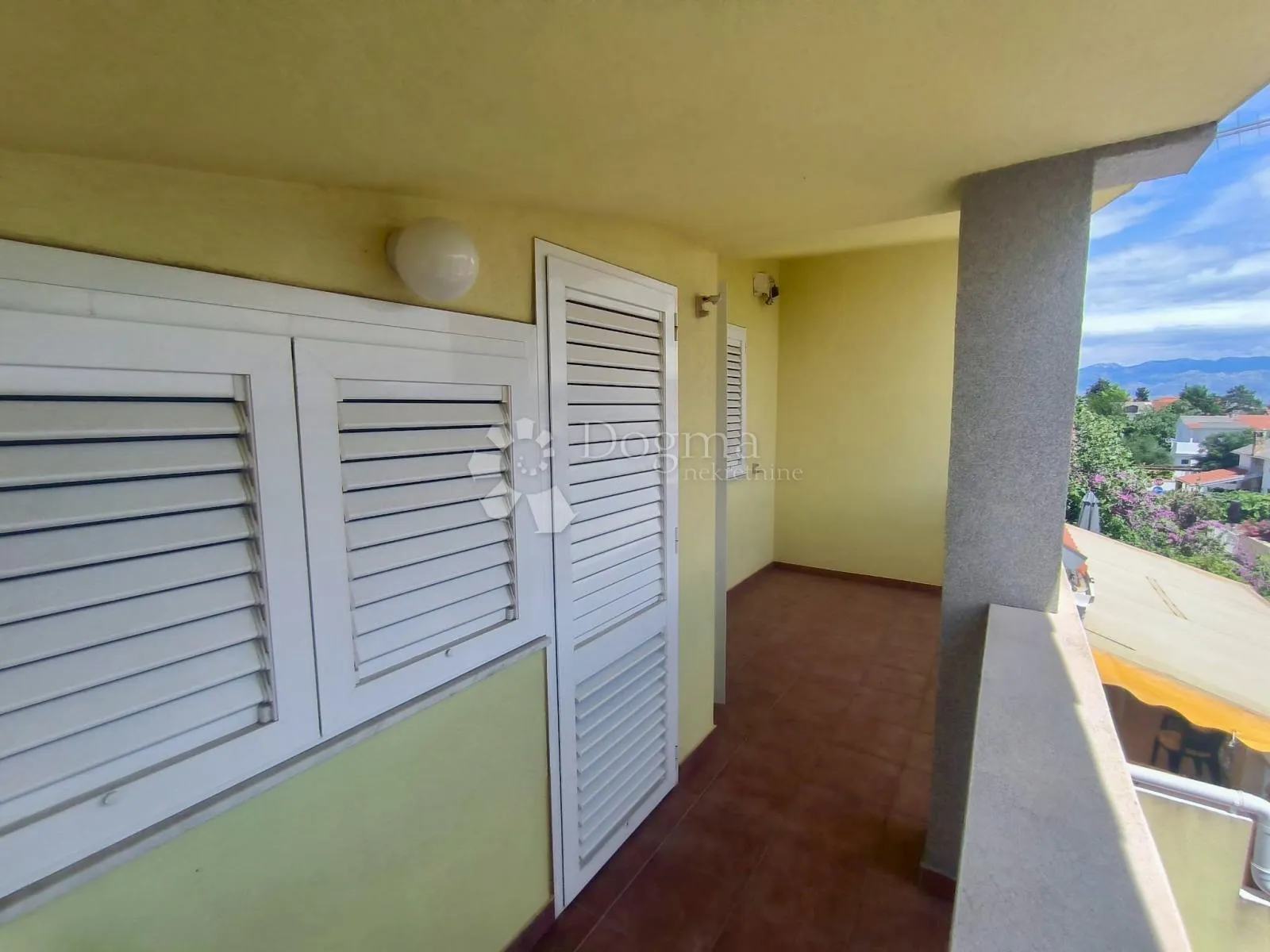 kuća sa tri apartmana, privlaka - slika 4
