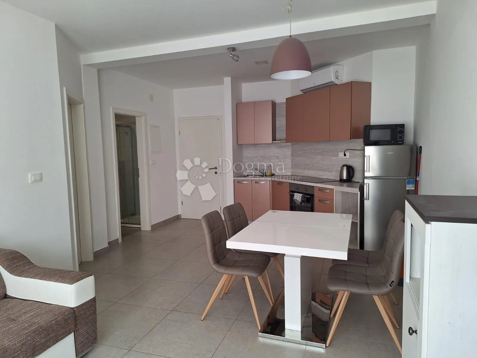 prostrana kuća u centru jezera, murter, 550 m2 - slika 14