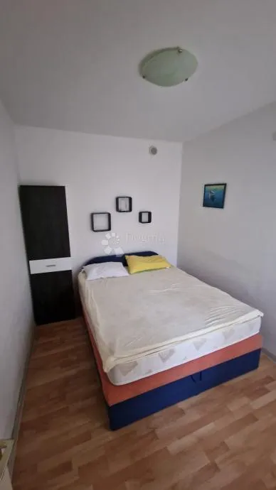 kuća blizu mora sa tri stana - slika 12