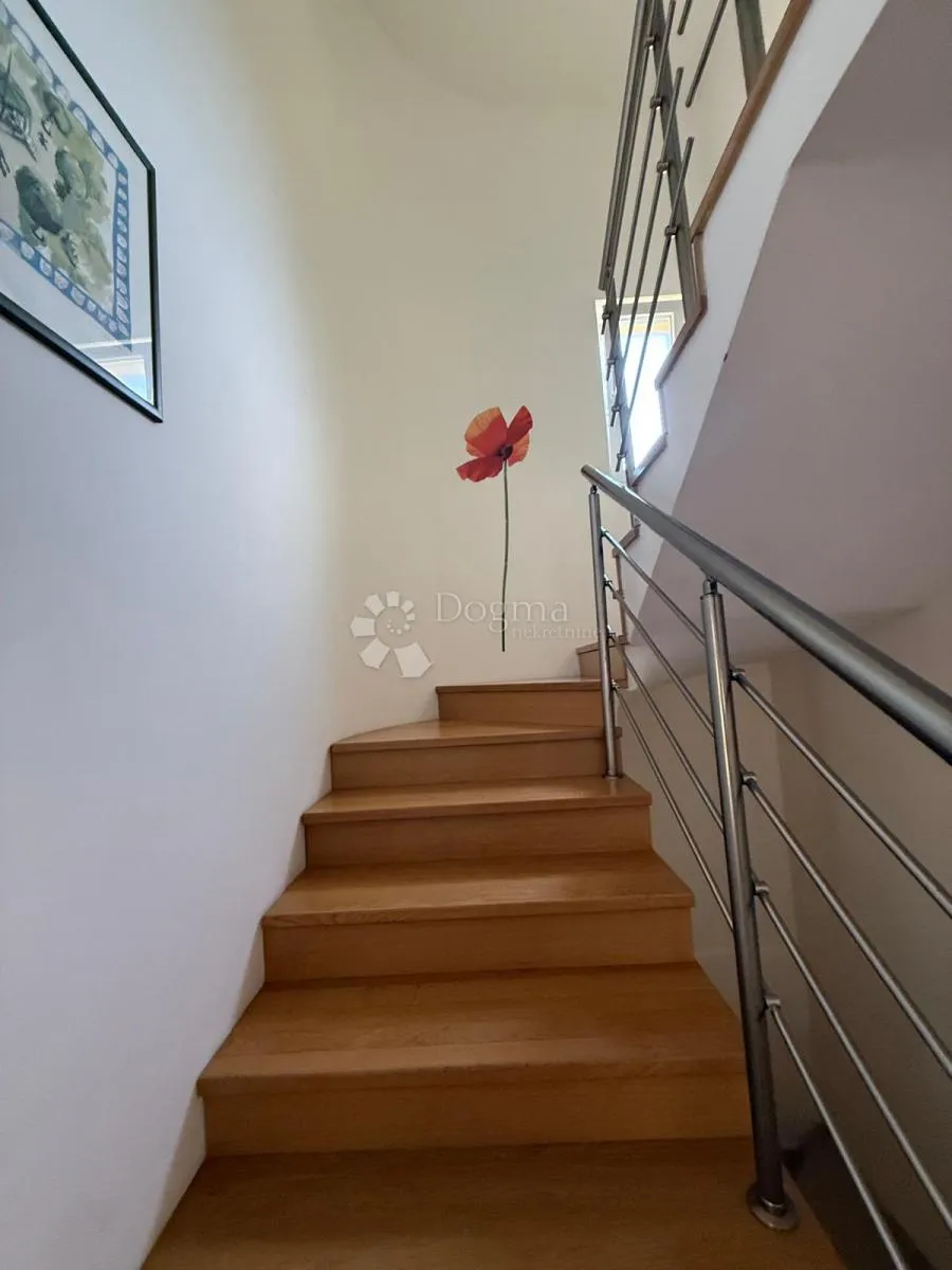 kuća na pagu s velikim dvorištem - 310m2 - slika 10