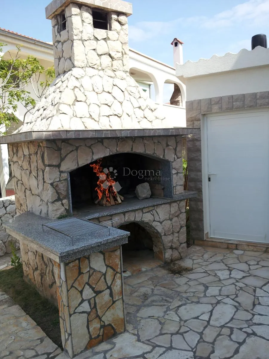prekrasna samostojeća kuća na viru – 150m od plaže - slika 18