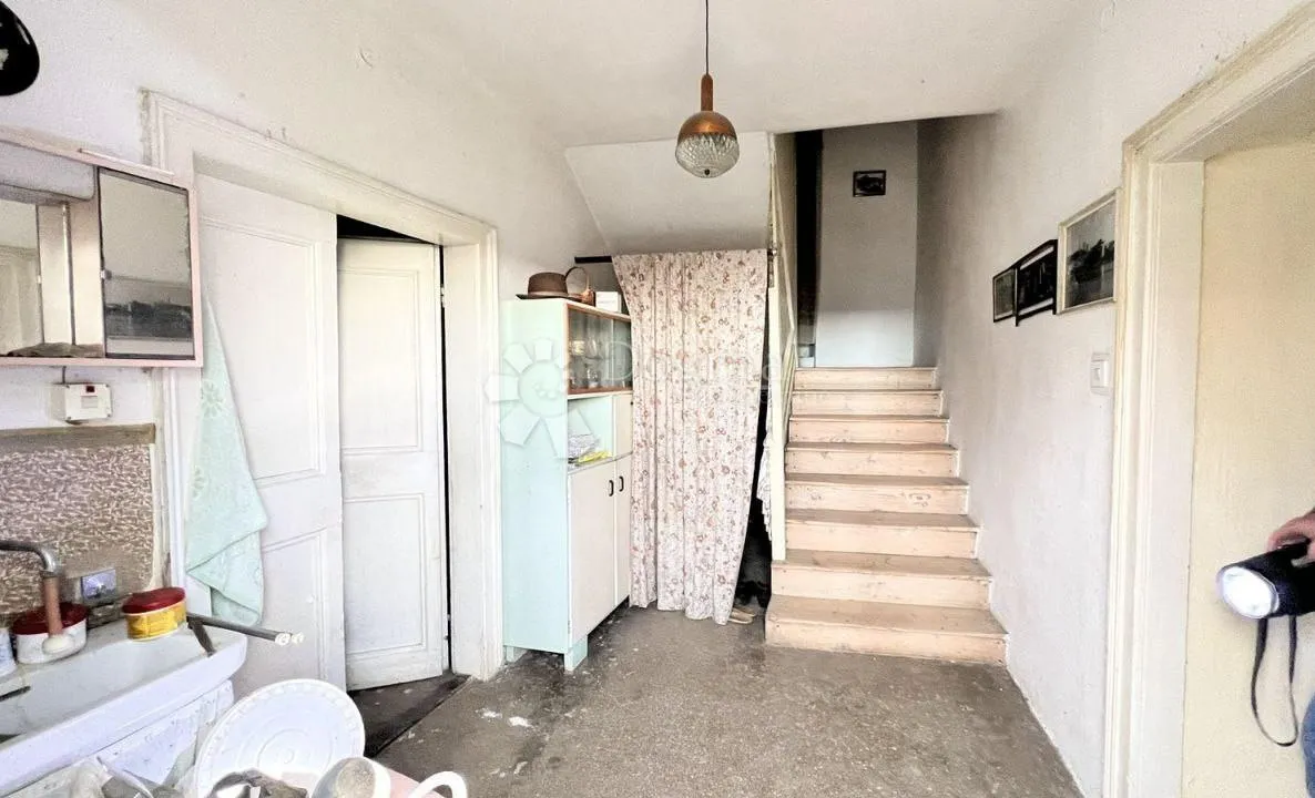 lijepa dvojna kuća za renovaciju s pogledom na more, okolica labina - slika 11