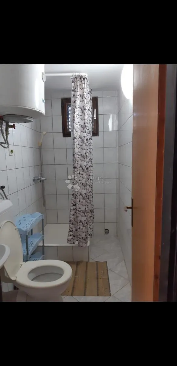 cesarica kuća sa 3 app i garaža - slika 15