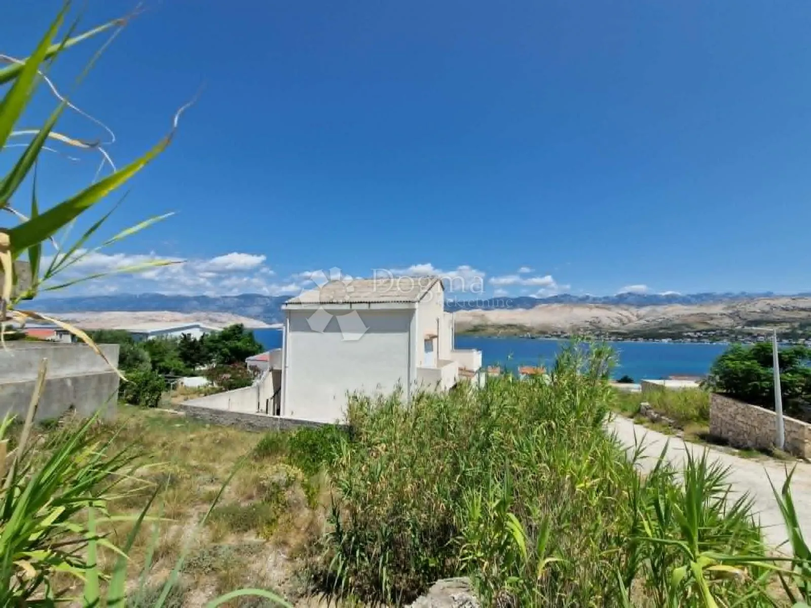 pag - kuća s 2 apartmana 282,80 m2 - 250 m od mora - slika 2