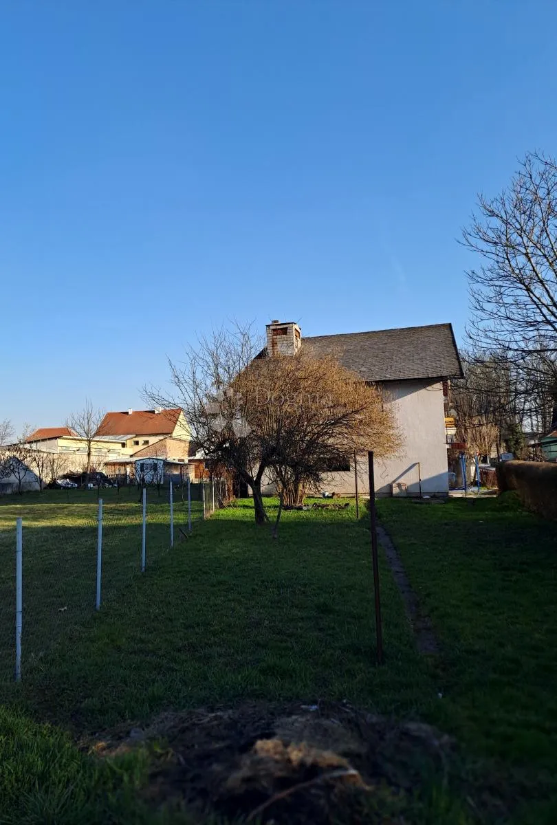 velika kuća na odličnoj lokaciji - slika 27