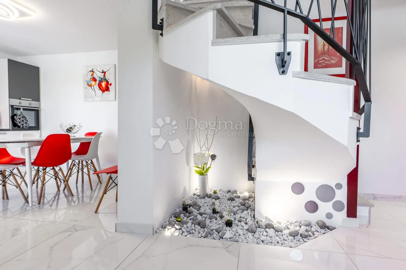 vila s bazenom na krku – odmor i investicija! - slika 23