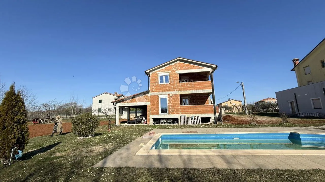 Roh Bau Kuća Sa 2 Stana I Gotovim Bazenom - Labin