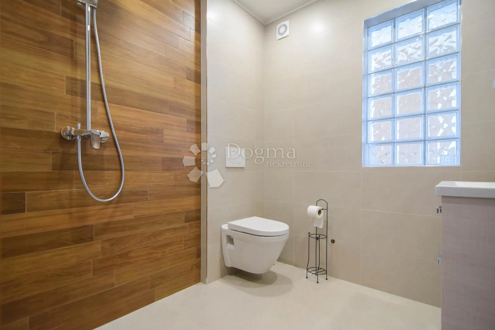pula, moderna vila s bazenom i 4 spavaće sobe - top lokacija - slika 10