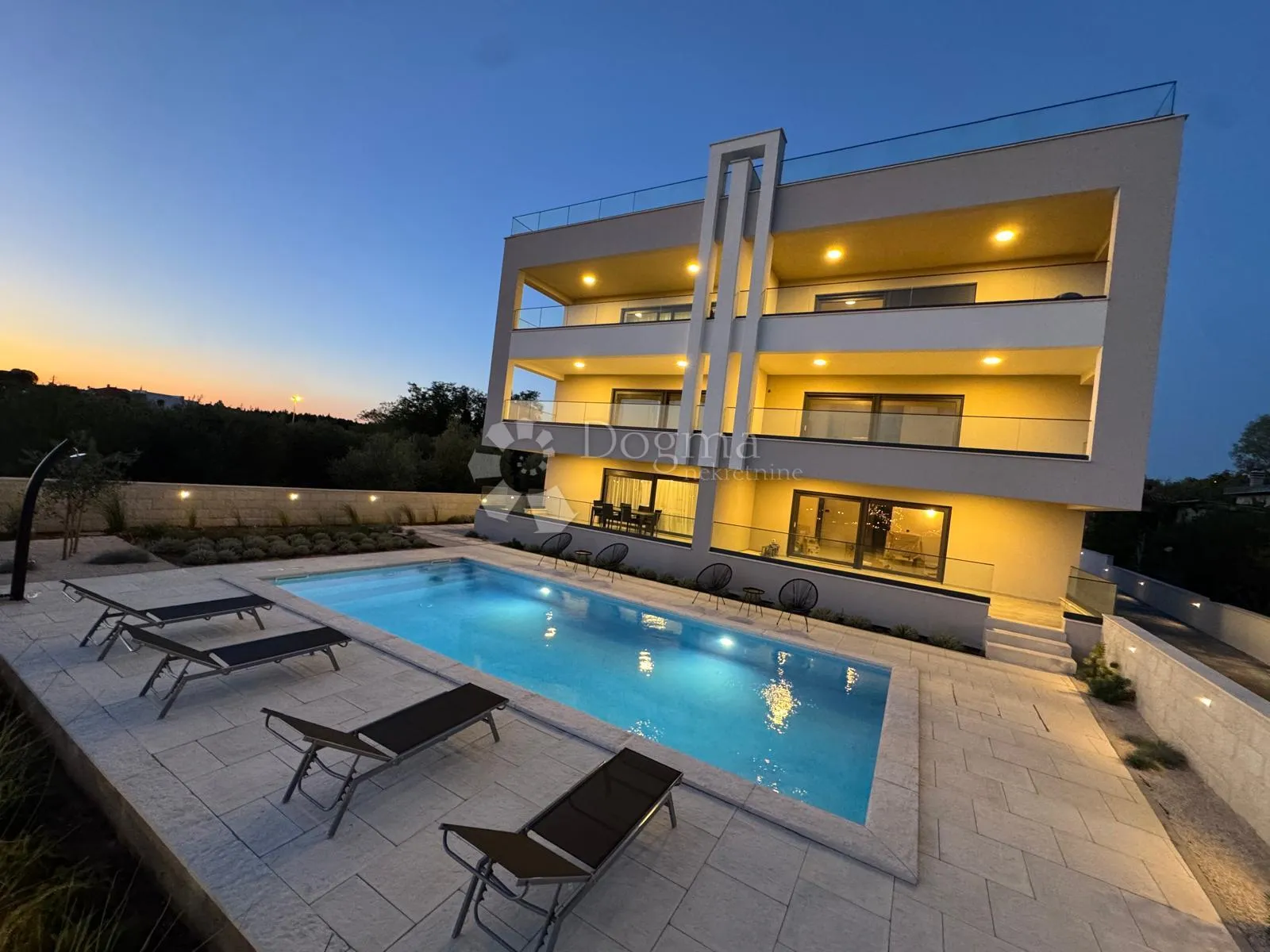 crno, zadar -luksuzan trosoban stan - prizemlje s bazenom 100 m² - slika 13