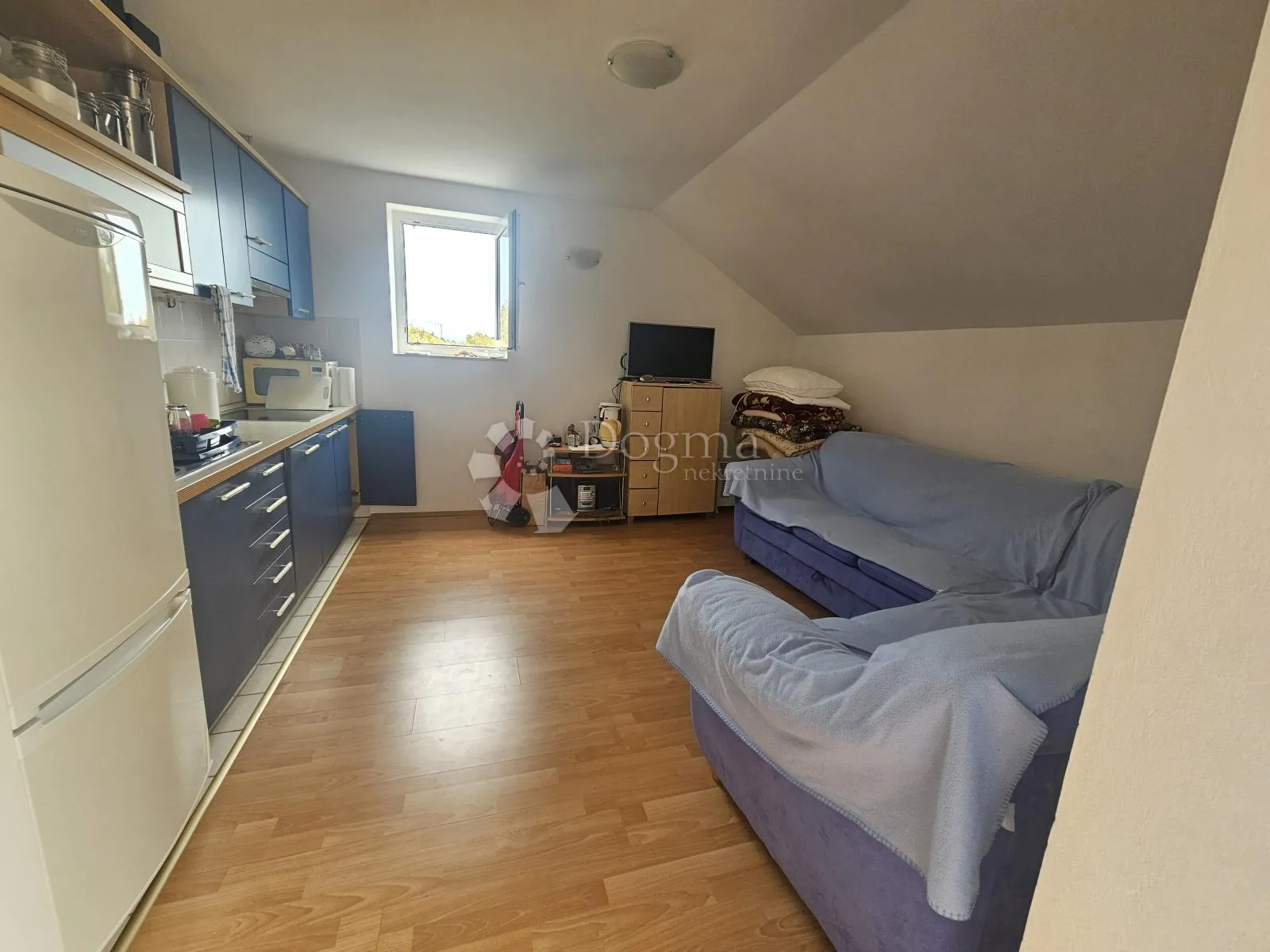 mali apartman s pogledom na more - slika 6
