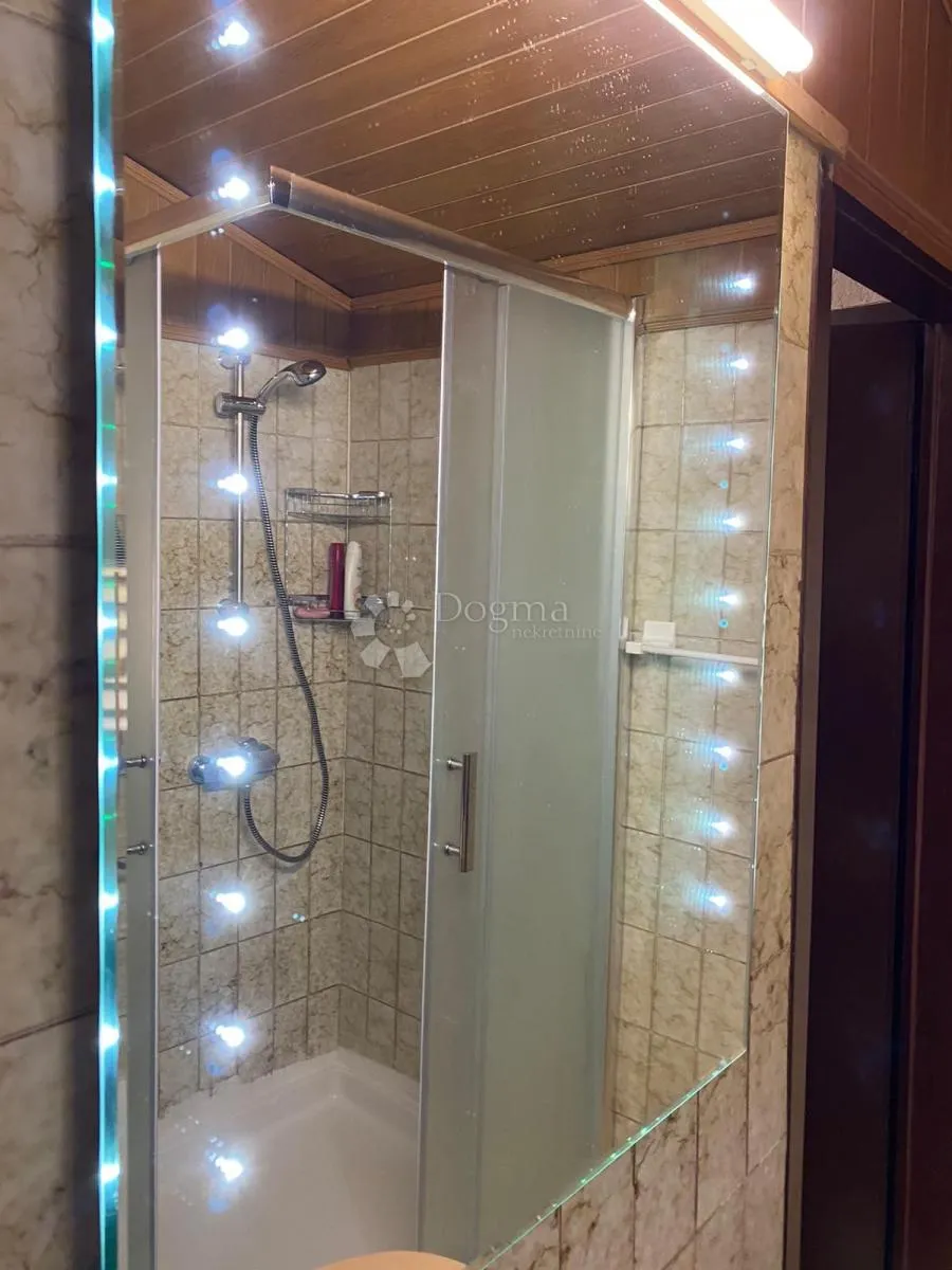apartmanska kuća na 10-tak km od buzeta! - slika 13