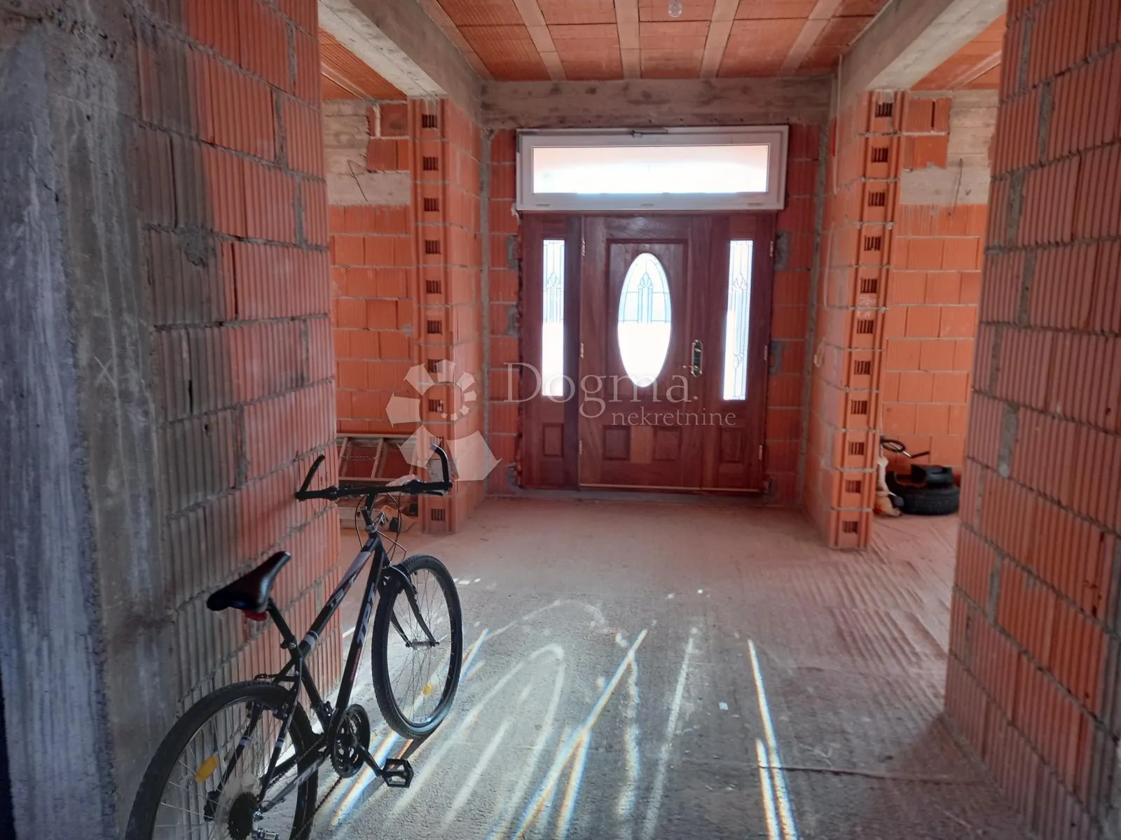 vodice - kuća 800 m2 odlična prilika - slika 23