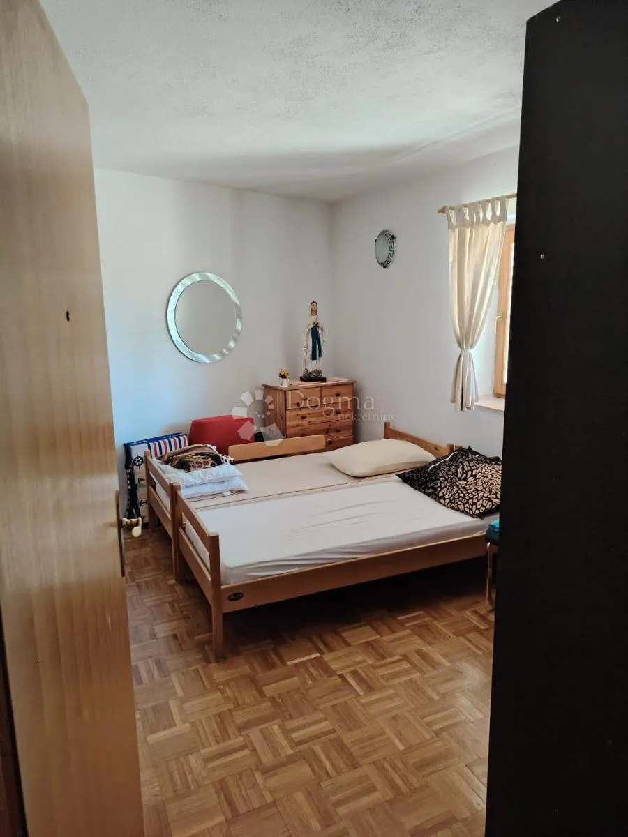 kuća s 2 stana i velikim vrtom 80m od plaže sniženo ! - slika 6
