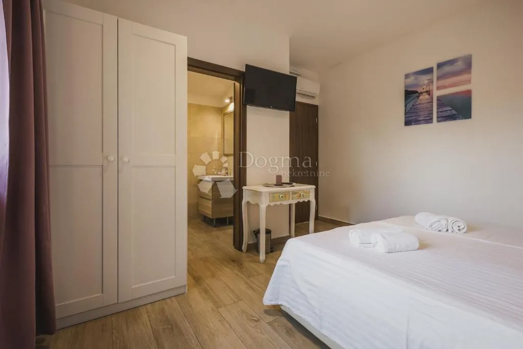 kuća s restoranom i 4 sobe za turistički najam - namješteno - slika 11