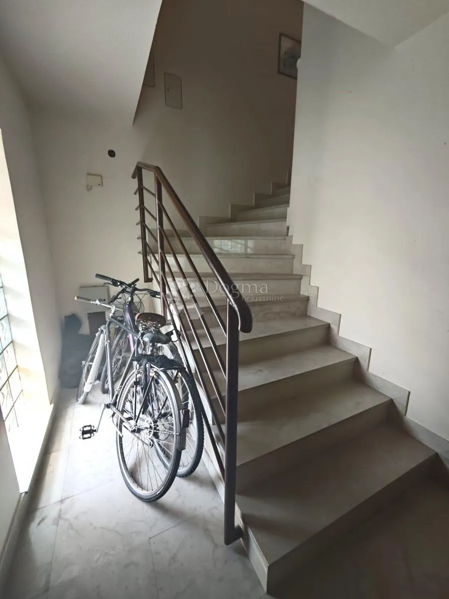 moderan novouređen 4s stan šalata - slika 13