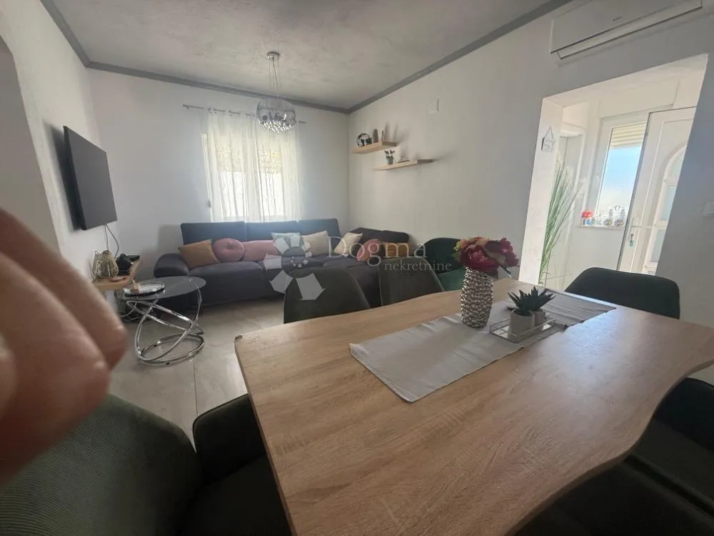 kaštela - vila s bazenom i panoramskim pogledom na more - slika 13
