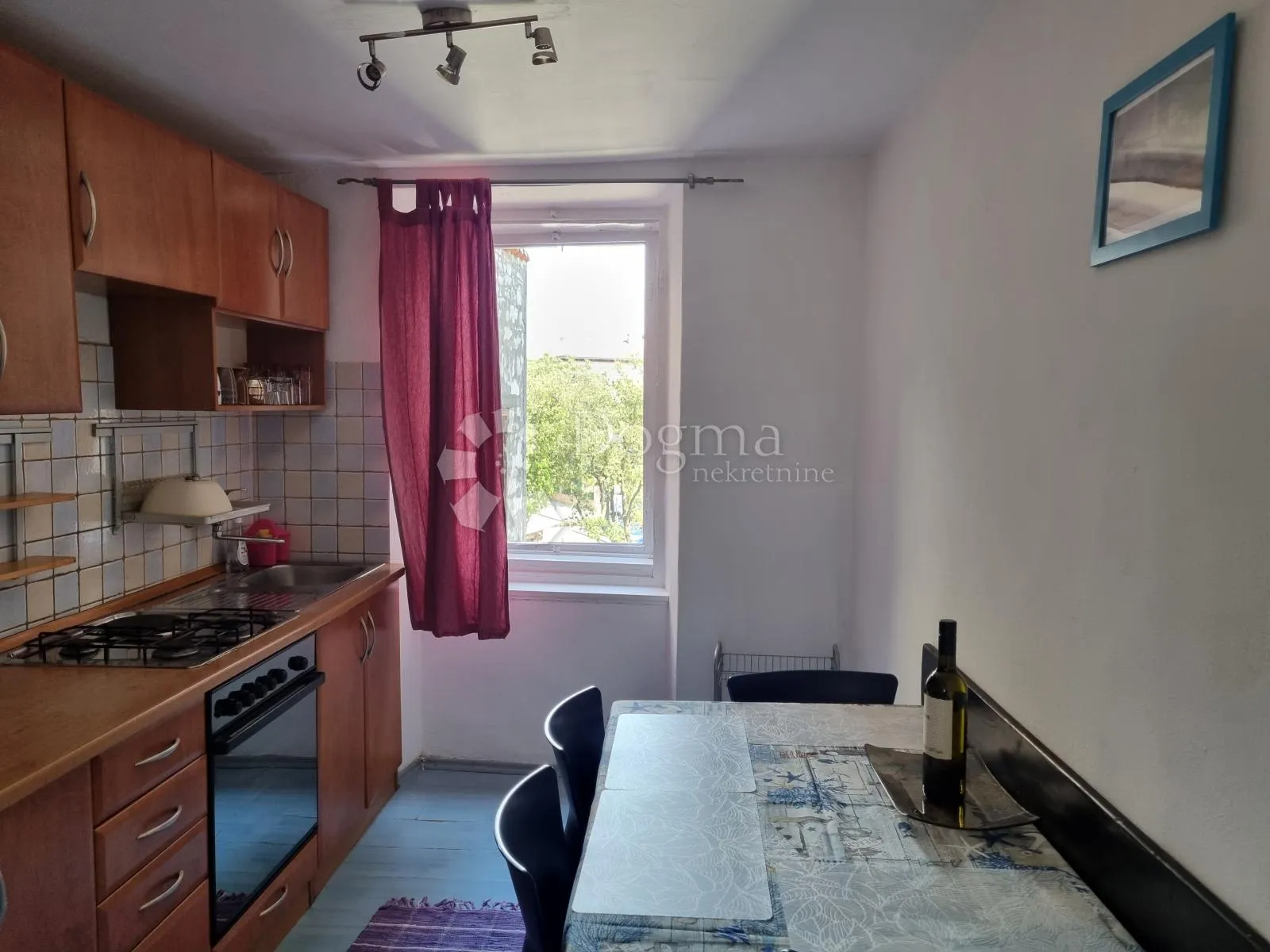 zgrada...poslovna prilika za hostel - slika 20
