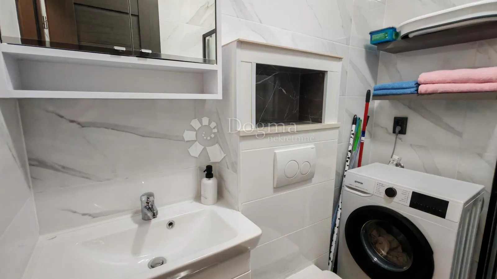 stan u blizini kampusa - slika 16