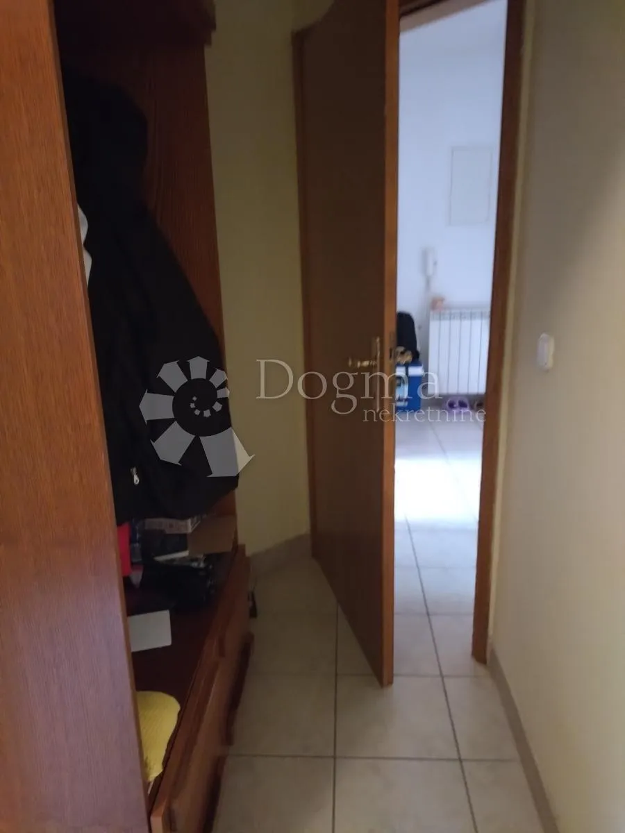 pobri prostrani stan s pogledom na more - slika 7