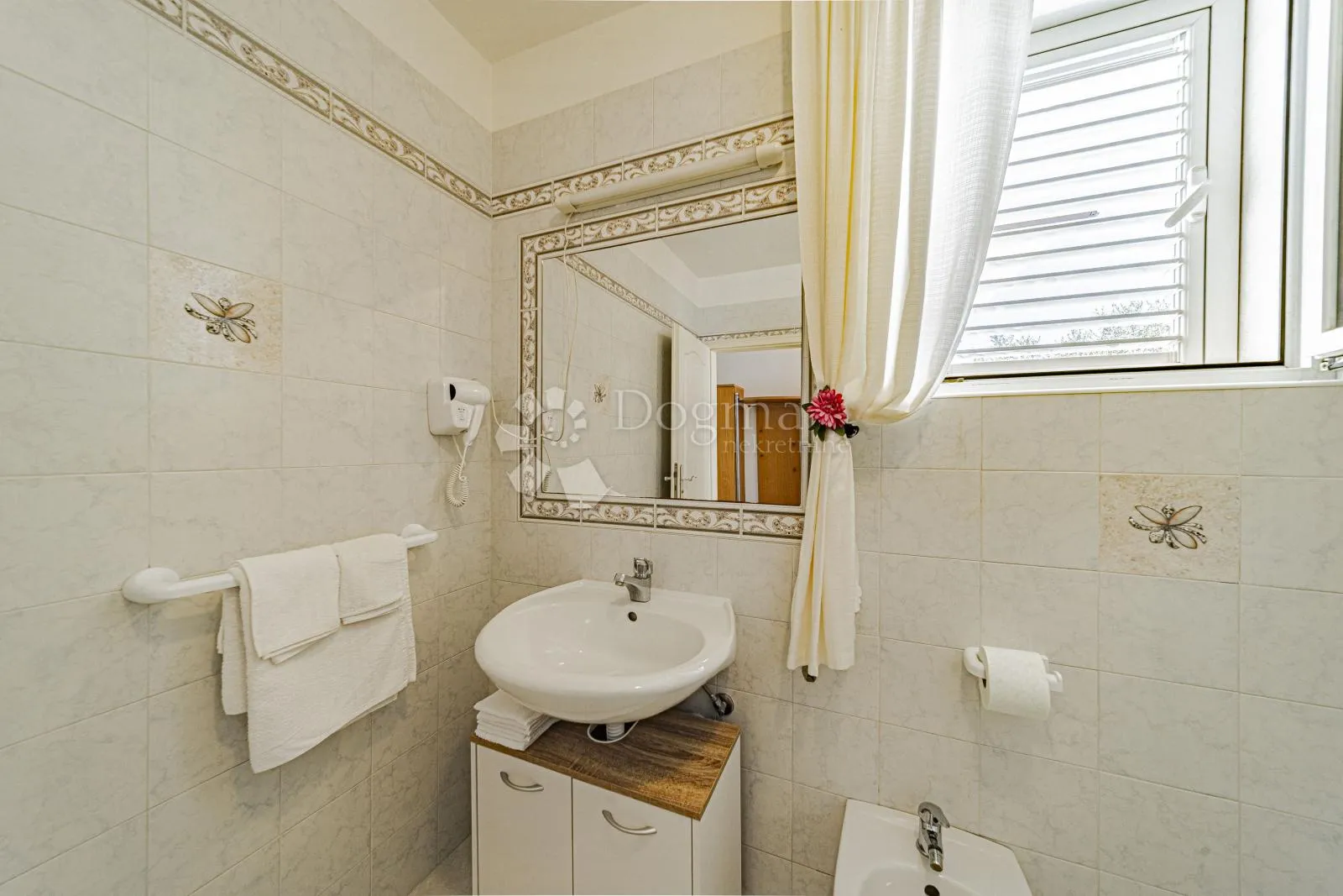 prvi red do mora: samoodrživa apartmanska vila s uhodanim poslovanjem – vela luka, korčula - slika 120