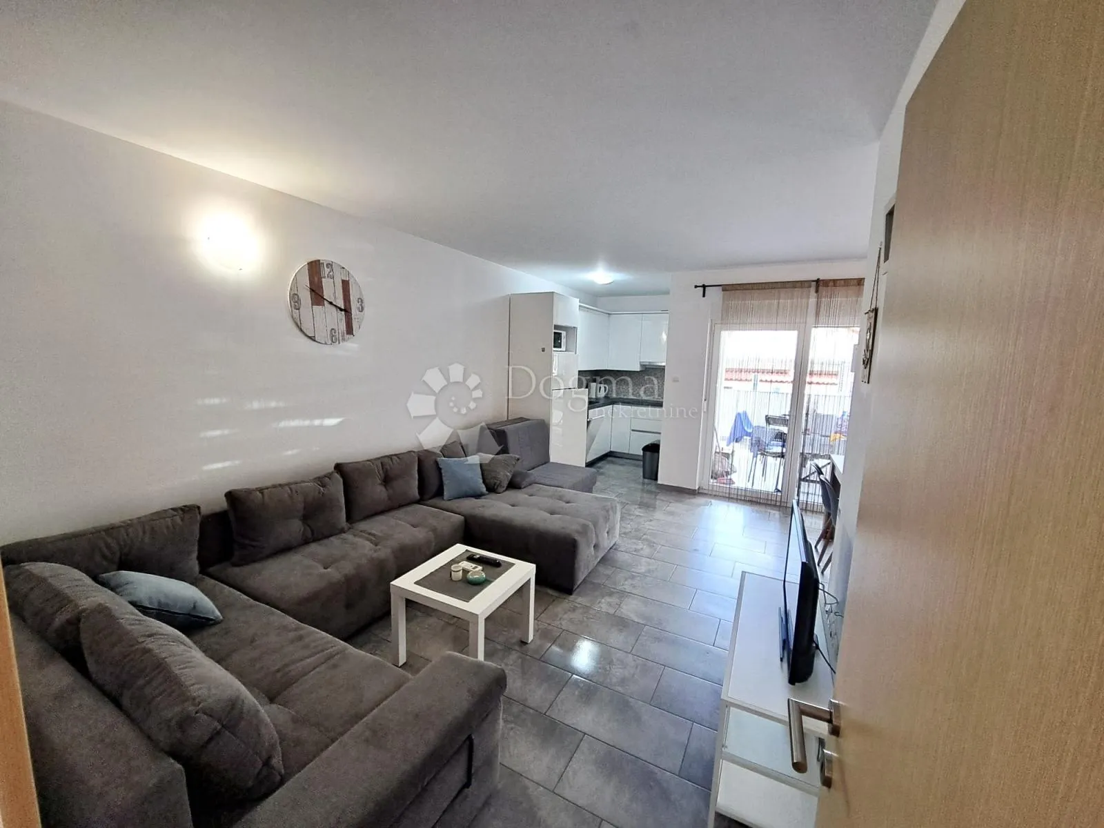 impresivni stan s dvije terase, jacuzzijem i parkirnim mjestom - slika 10