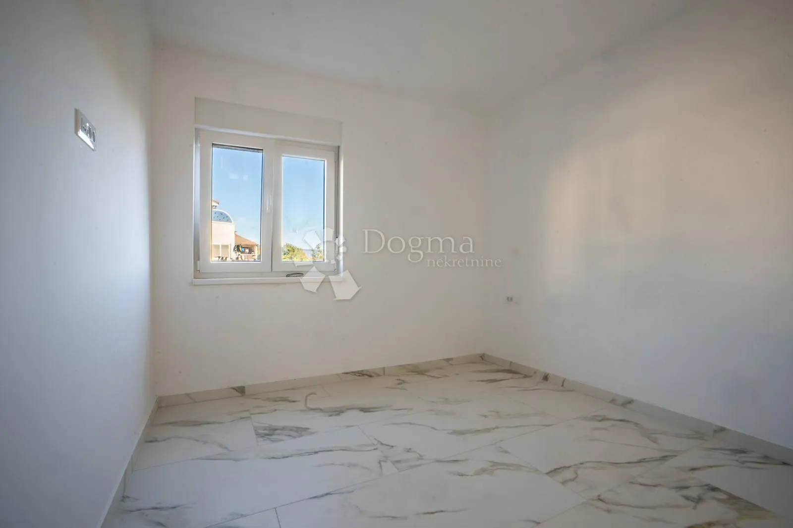 apartman u novogradni - prizemlje s okućnicom - čižići - slika 9