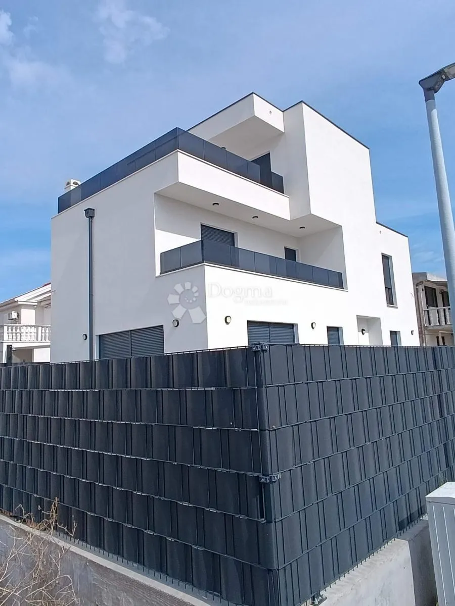 luksuzna vila s bazenom 80m od mora-prezida - slika 4