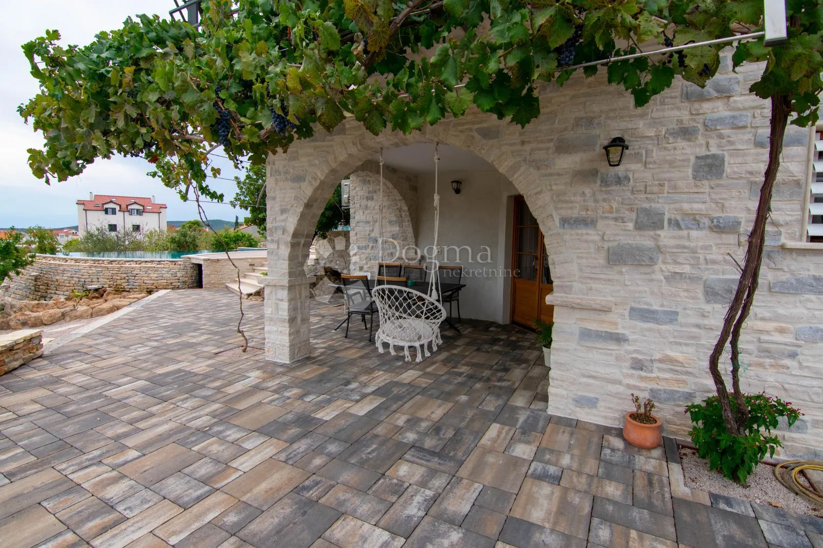 brodarica- mediteranska villa s bazenom i pogledom - slika 39