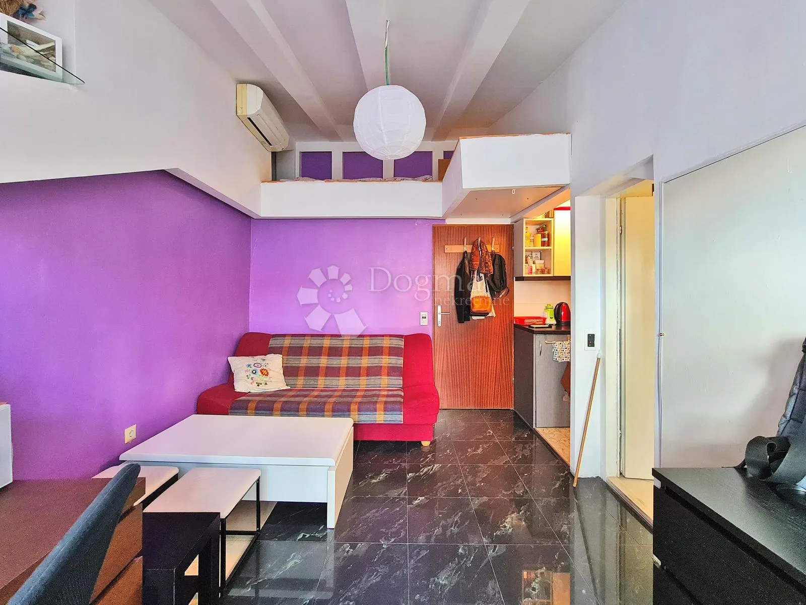 tri apartmana u srcu grada - slika 13