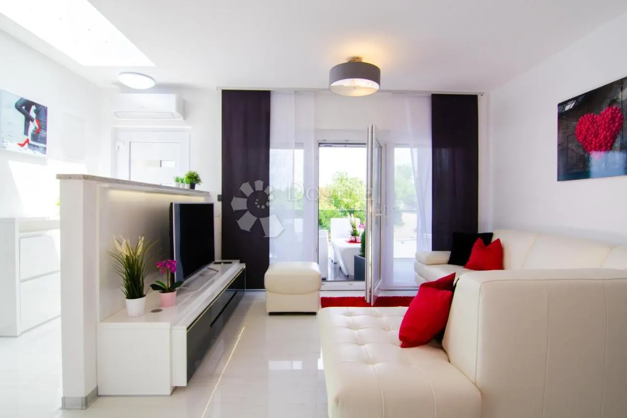 moderna villa na otoku krku s bazenom - slika 7