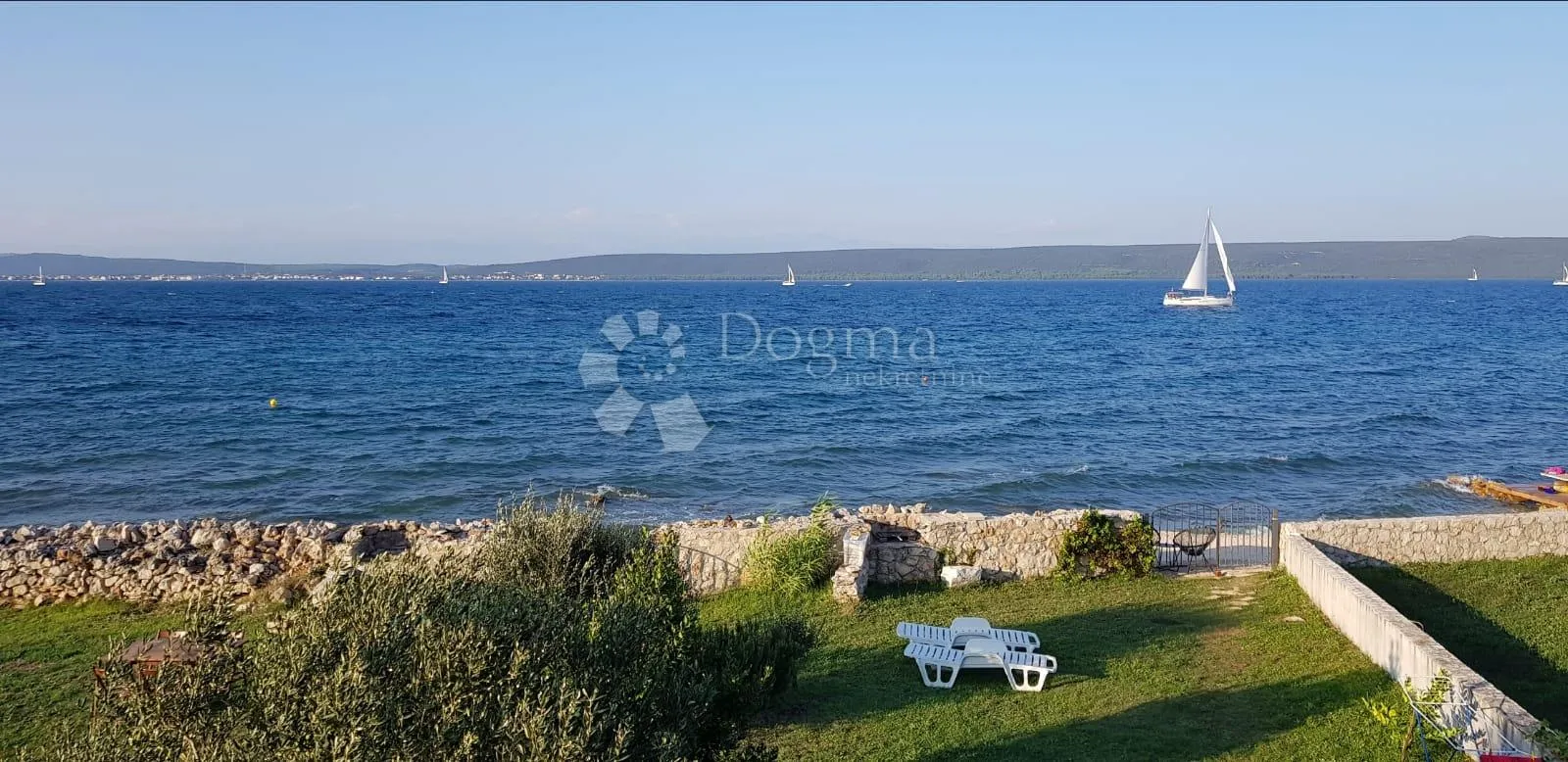 otok pašman, kuća sa 2 odvojena apartmana, 1.red do mora - slika 2