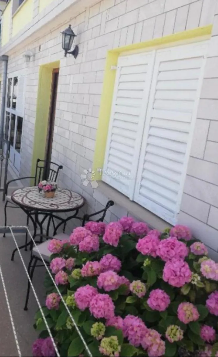 apartmanska kuća, 70m od mora, trogir - slika 5