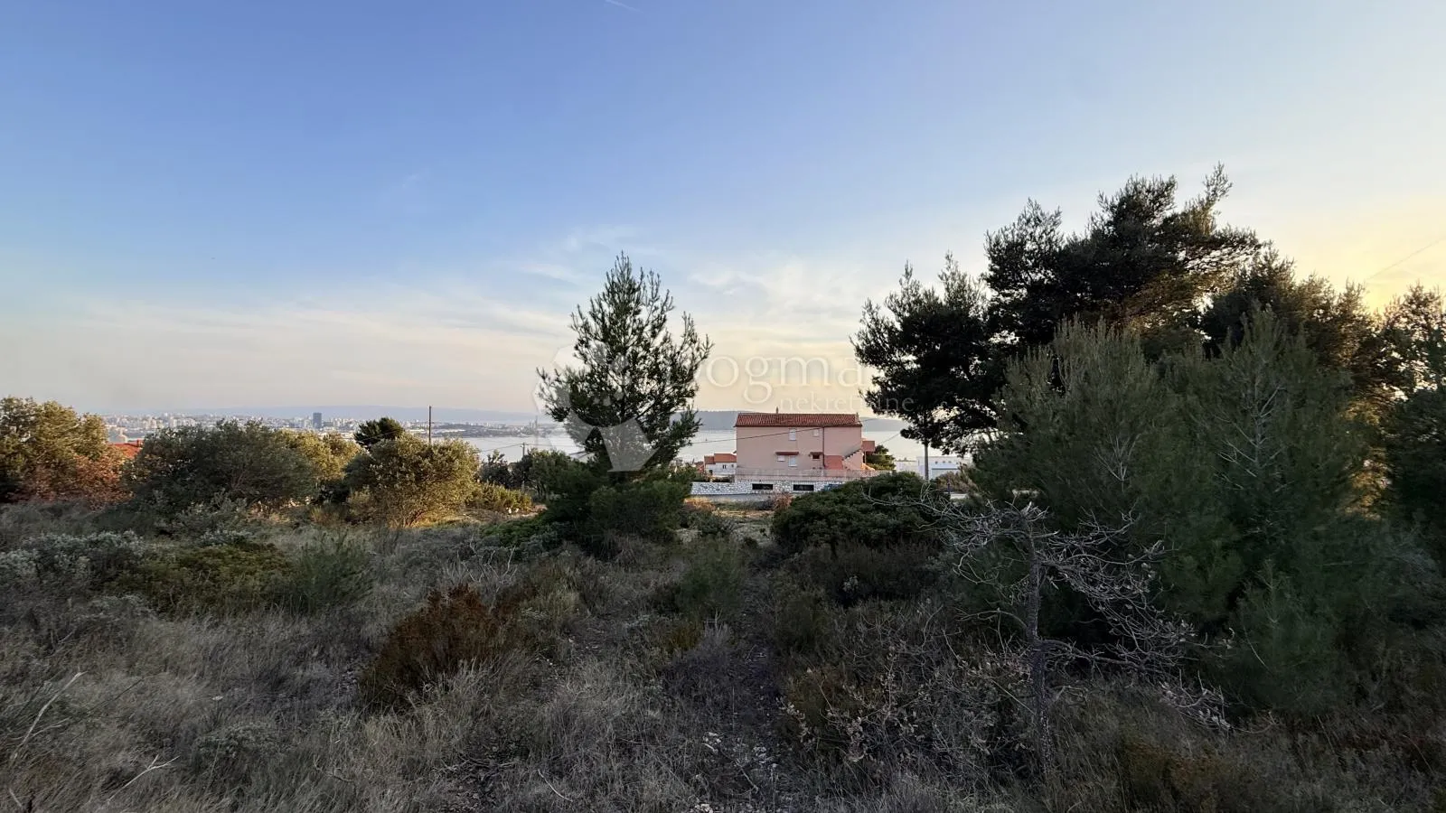 Građevinsko zemljište 1167 m² Kaštel Sućurac – M1 zona, pristupni put - Kaštel Sućurac, Kaštela