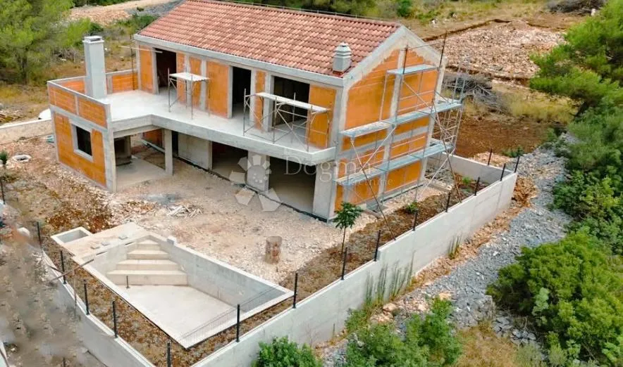 vila s bazenom u zelenoj oazi - slika 8