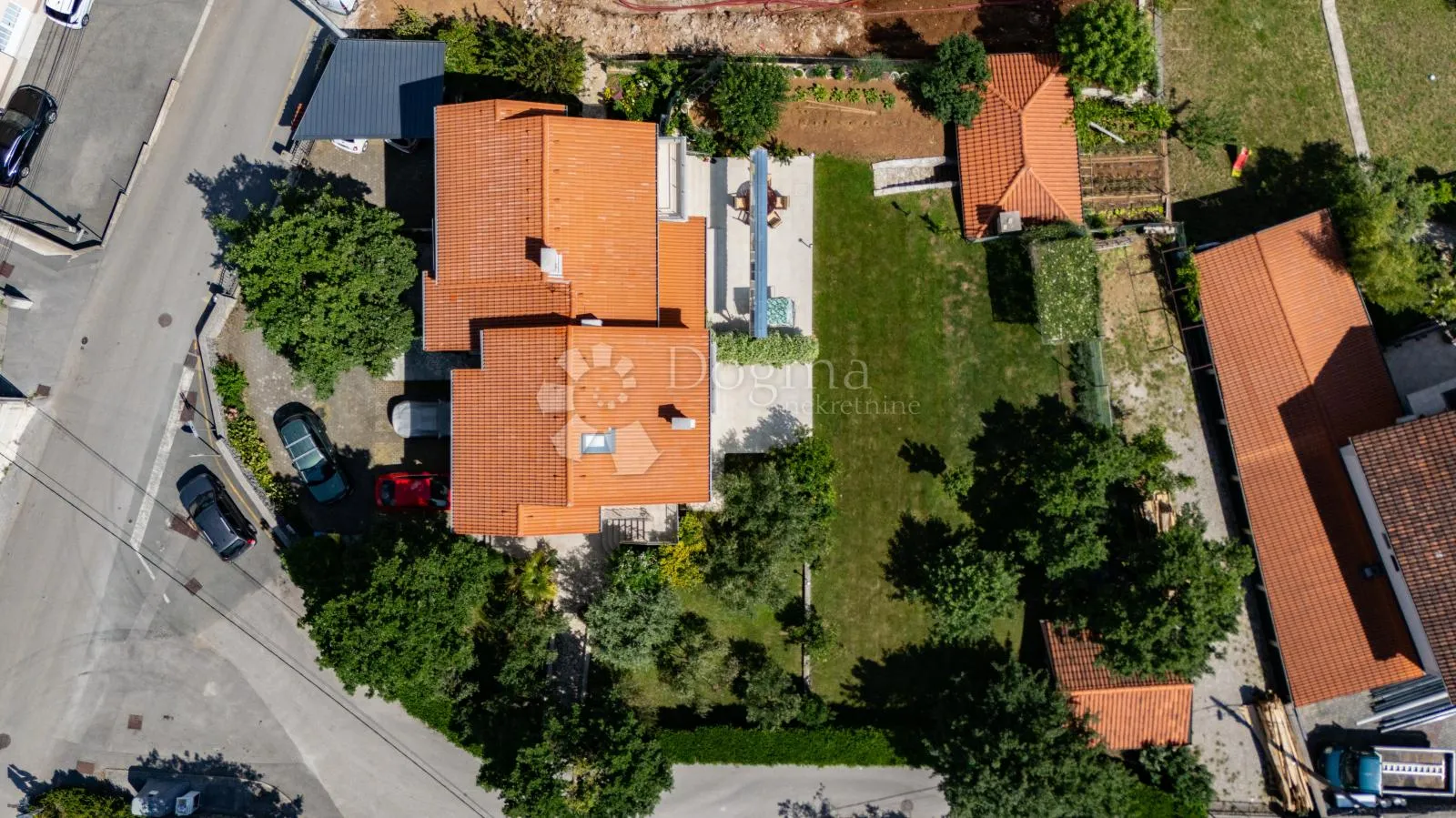 srdoči-240m2 više parkirna mjesta,okućnice 931m2 - slika 39