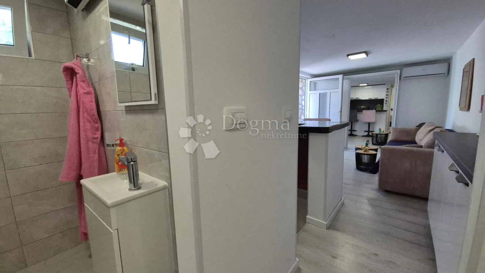 njivice - apartman samo 50 metara od plaže - slika 13
