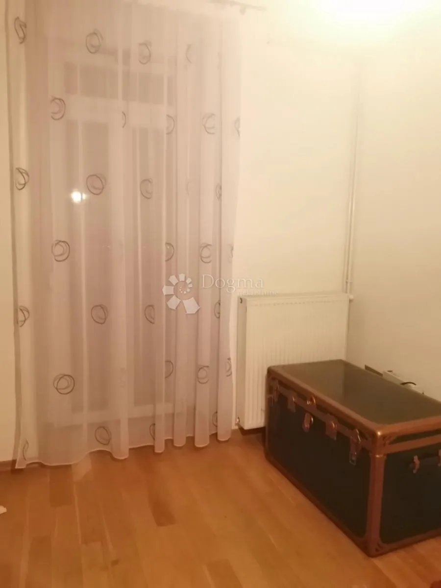 veliki gospodski 4s stan u centru - slika 40