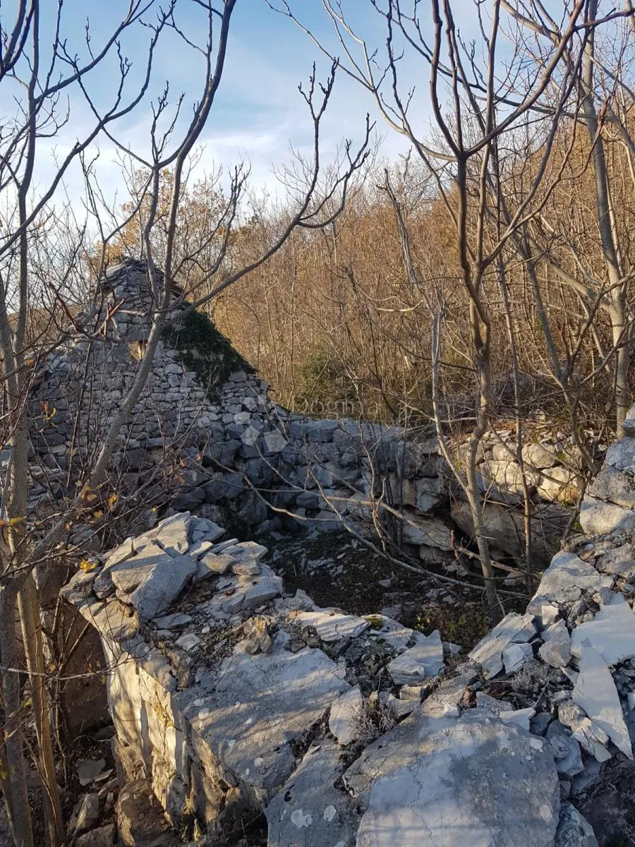 kamene kuće sa 3.500 m² zemljišta – mir, privatnost i blizina splita - slika 17