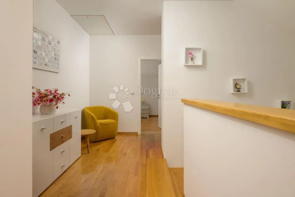 bale - prostrana vila s prekrasnom okućnicom - slika 28