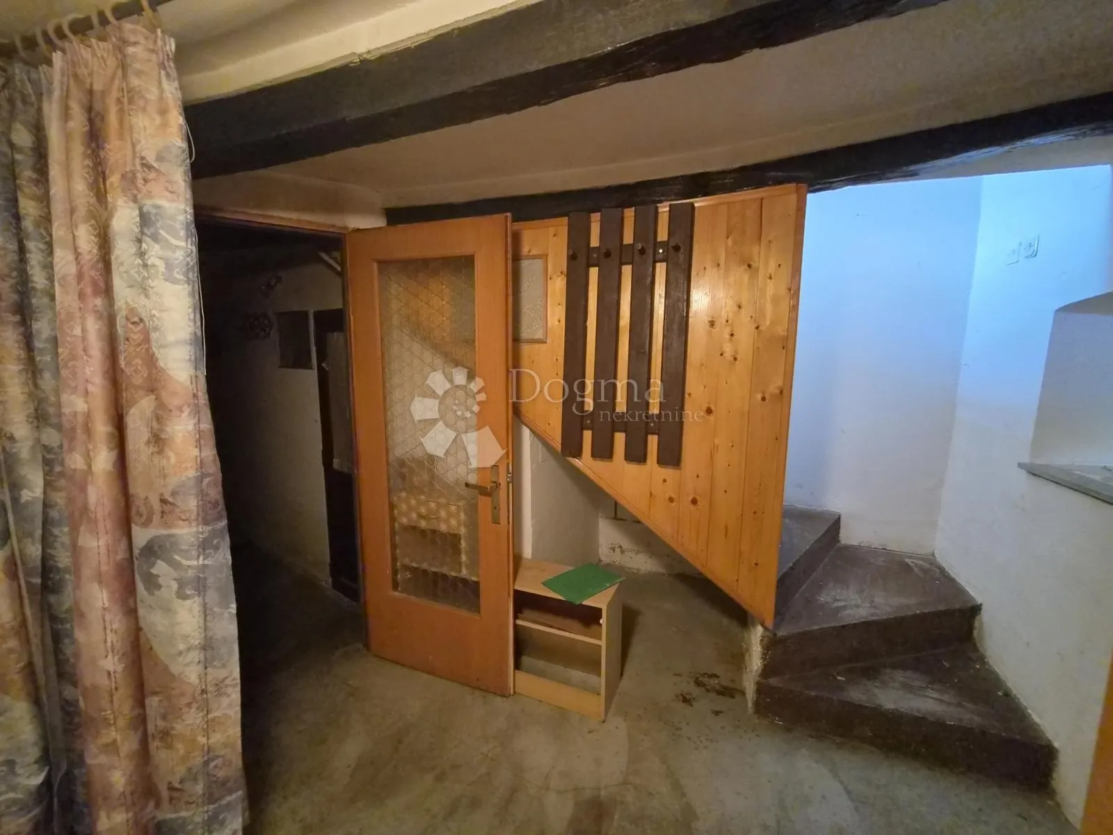 samostojeća kuća, 405m2, roč - slika 18
