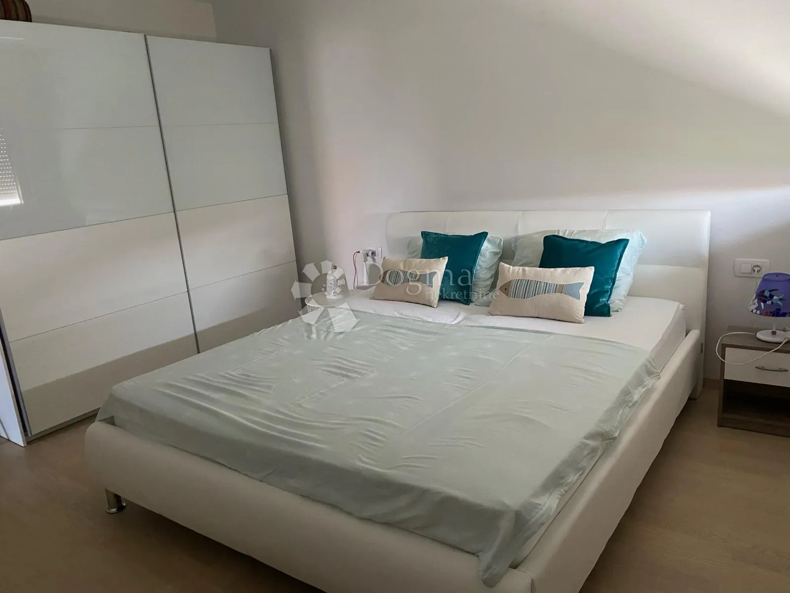 lijepi apartman sa terasom u novogradnji u barbatu - slika 8