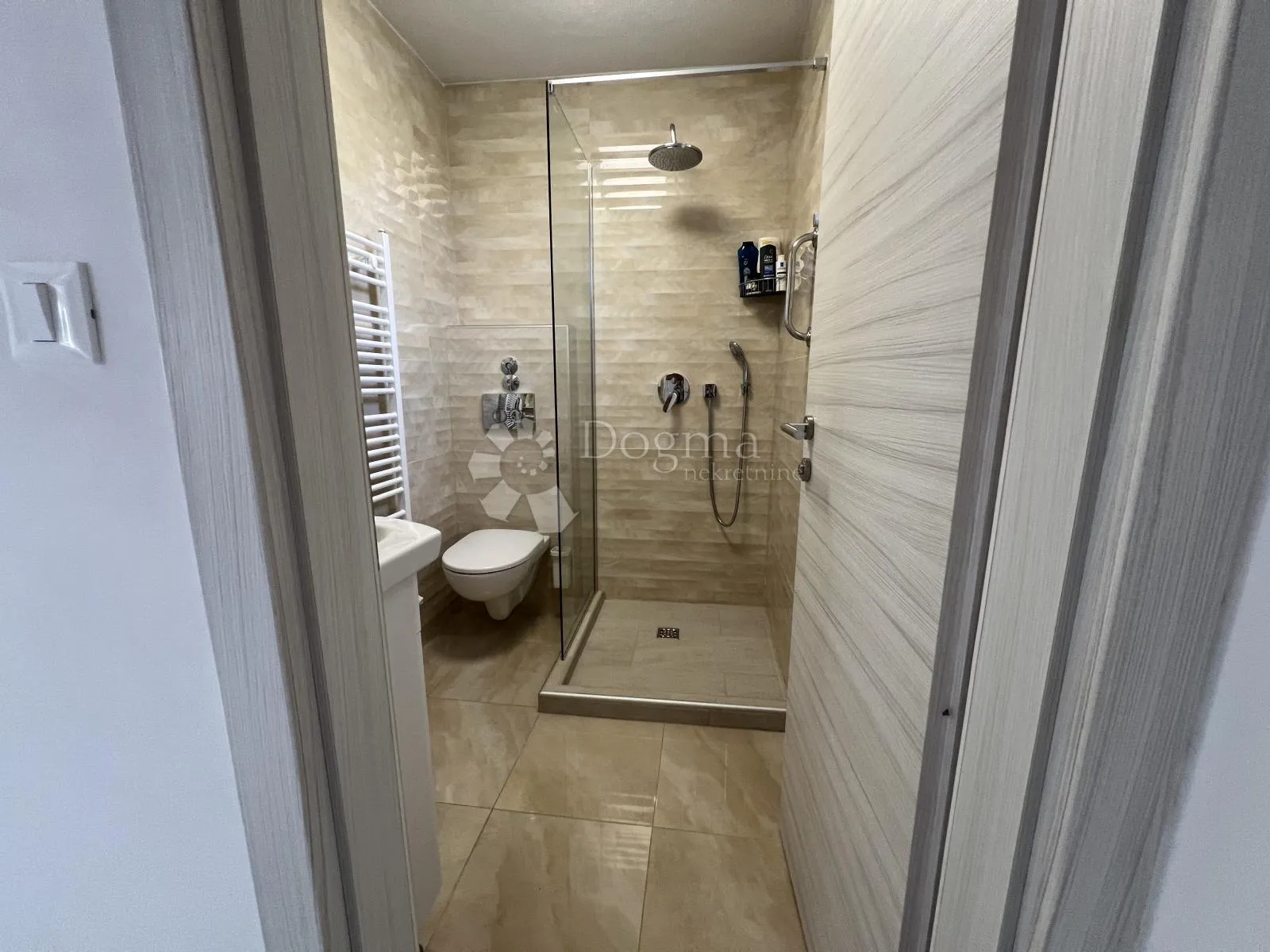 kuća s jacuzzijem i velikom terasom - idealna za odmor ili najam - slika 21
