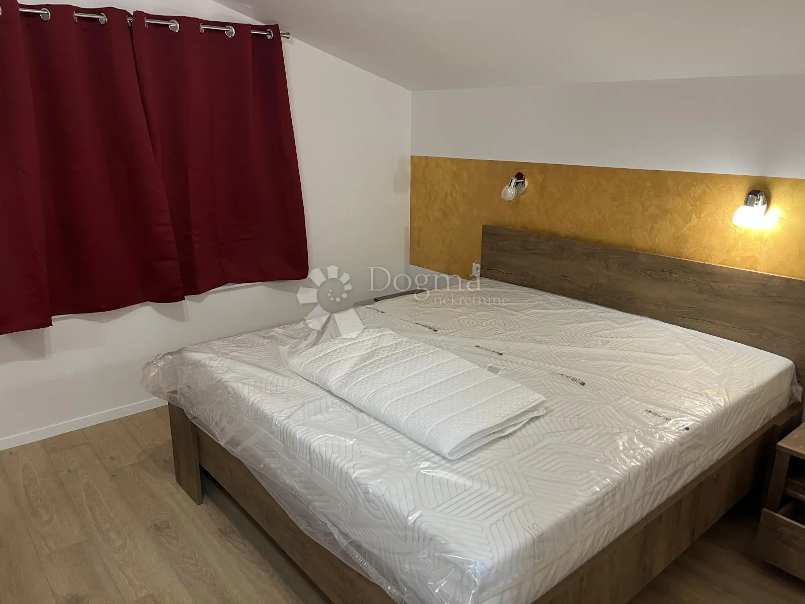 prilika! predivna vila s bazenom u zaleđu vodica - slika 39