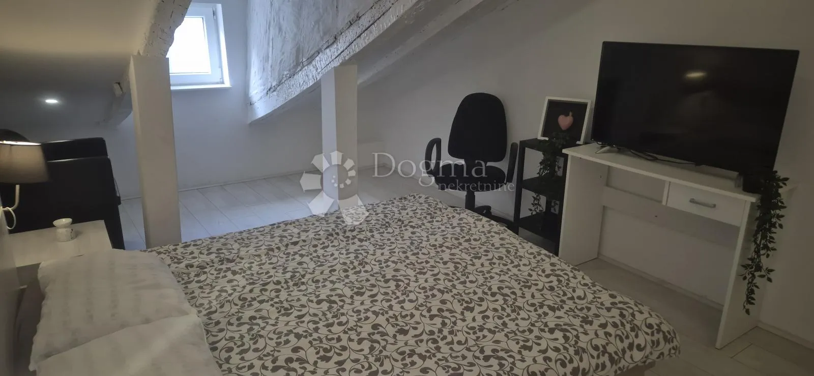 dva apartmana u strogom centru - slika 23