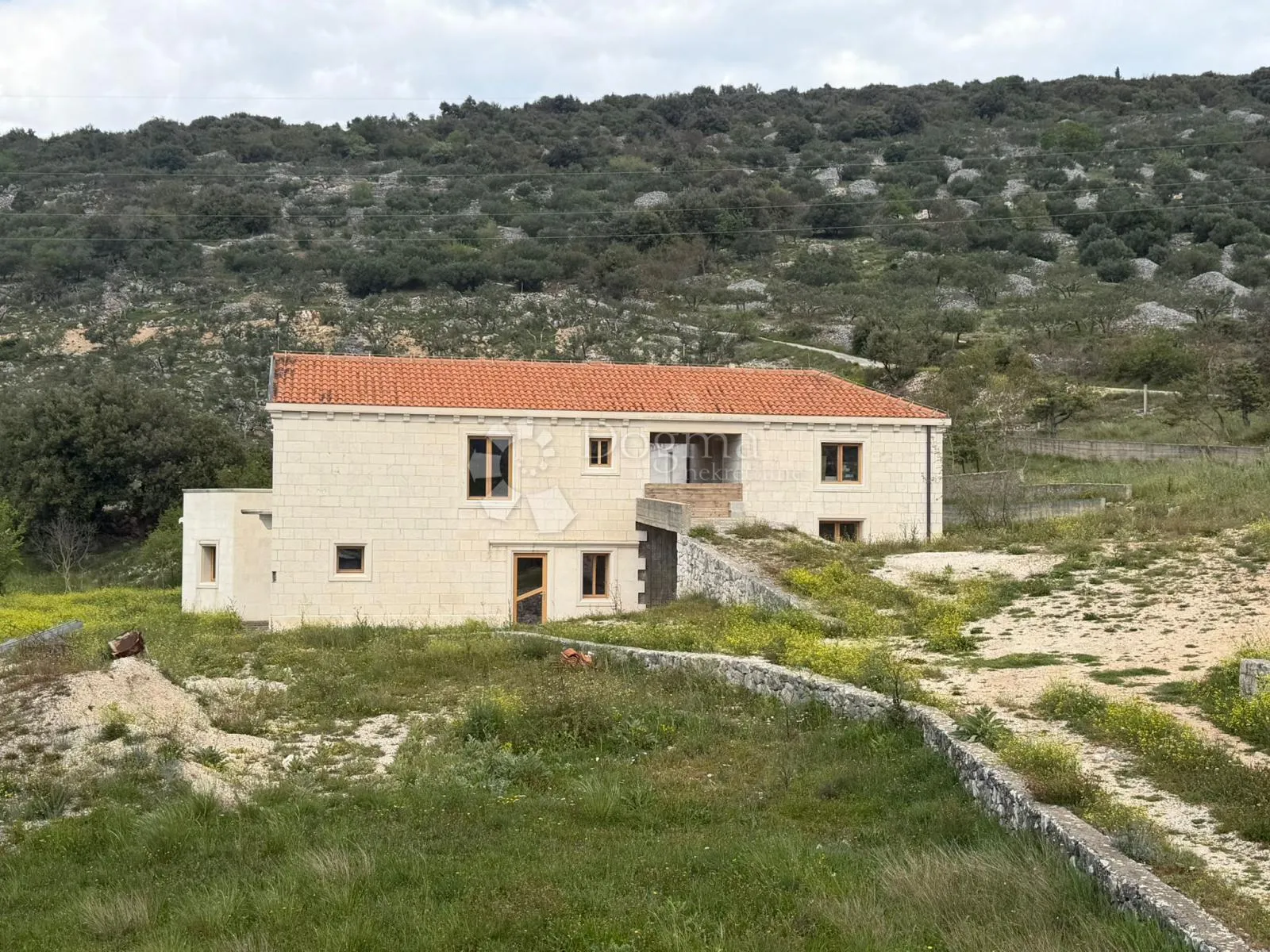 mediteranska oaza privatnosti – kamena rezidencija na braču - slika 3