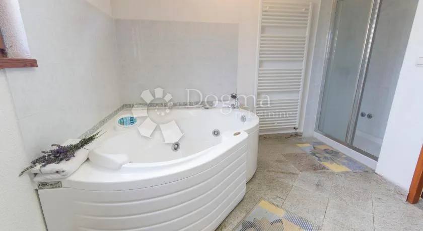 predivna apartmanska kuća! - slika 11