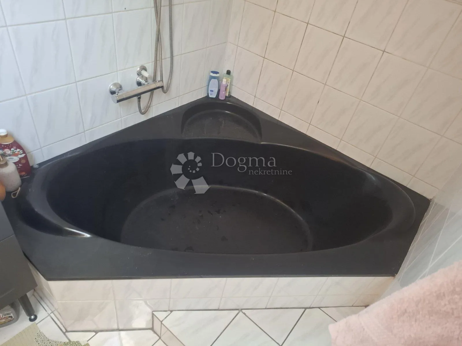 kuća za odmor s uređenom okućnicom - slika 16