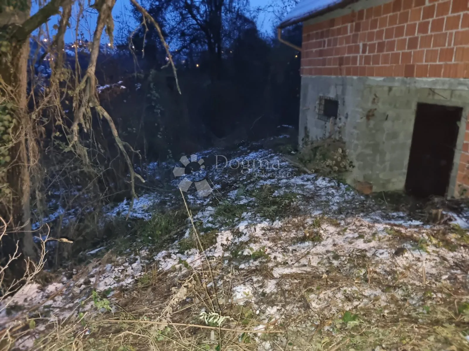 vikendica uz šumu - slika 7