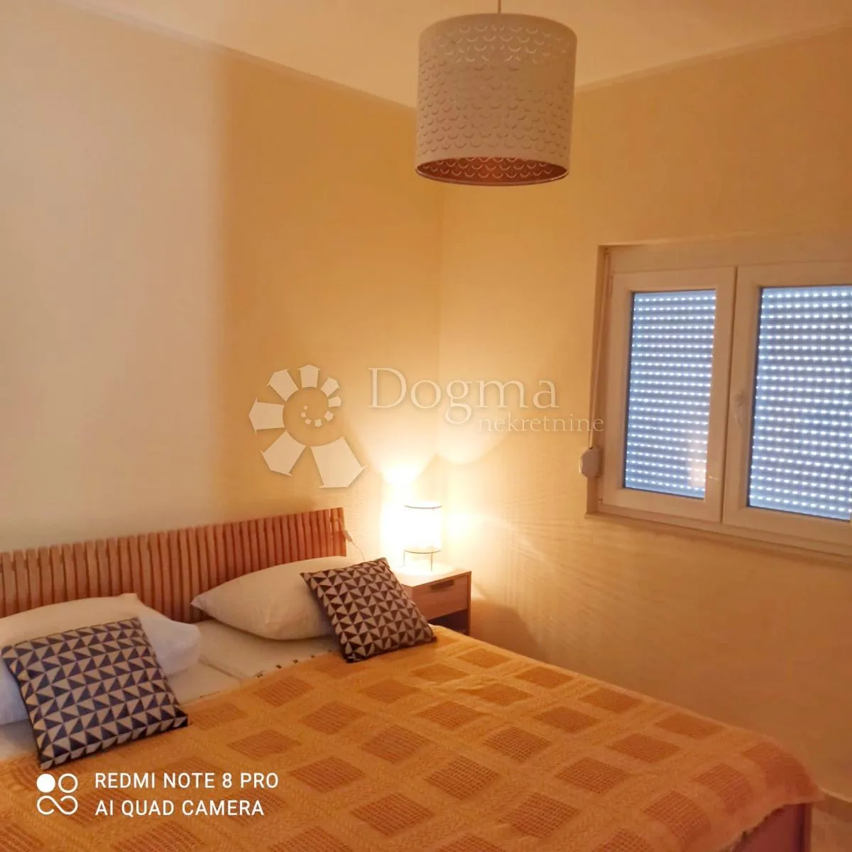 prodaja kuće 80m od mora, 6 apartmana - slika 14